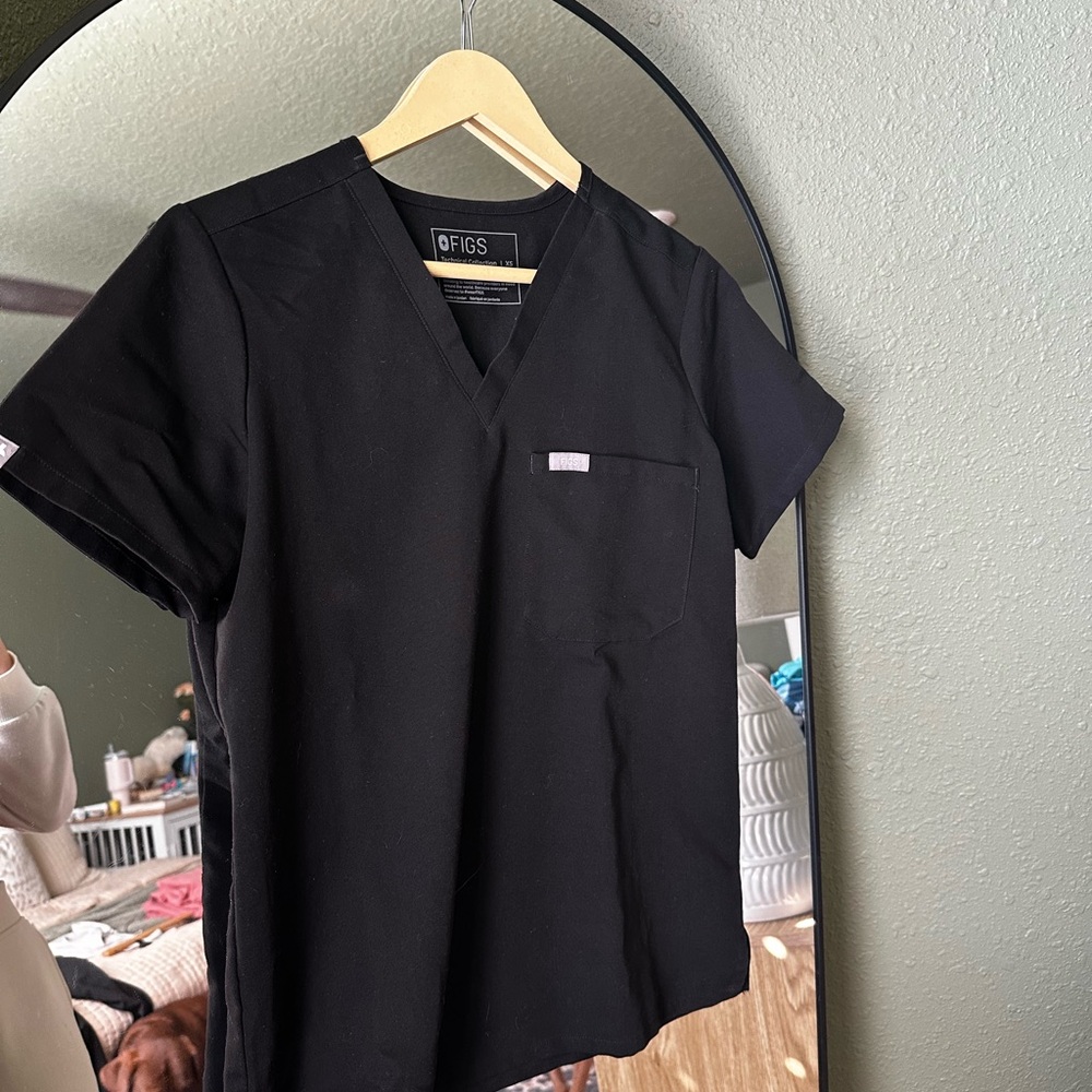 Figs Women’s Black Catarina One-Pocket Scrub Top - XS